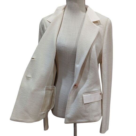 Escada Women's EU 40, US M Wool Blend Powder Cream Rose Gold Two Button Blazer - Picture 5 of 12